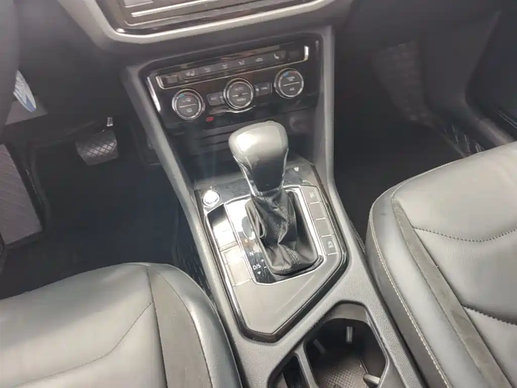 Volkswagen Tiguan L 2018 Facelift 330TSI Automatic 2WD Luxury Edition фото 14