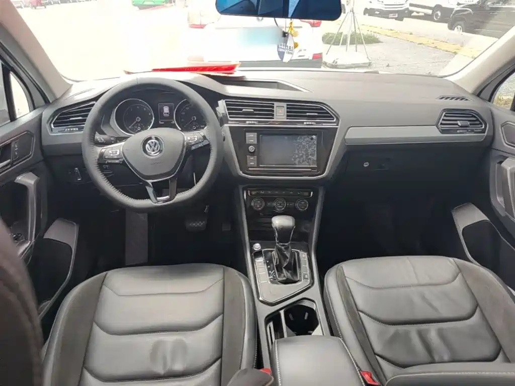 Volkswagen Tiguan L 2018 Facelift 330TSI Automatic 2WD Luxury Edition фото 10