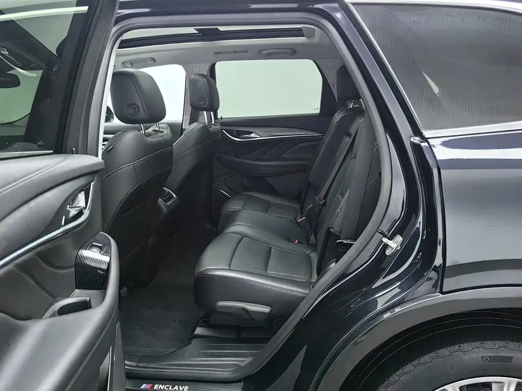 Фото 15 - Buick Enclave