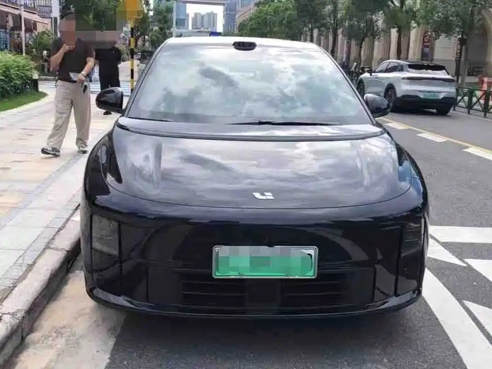 Li Auto i6 2026 2025 4WD Base Model