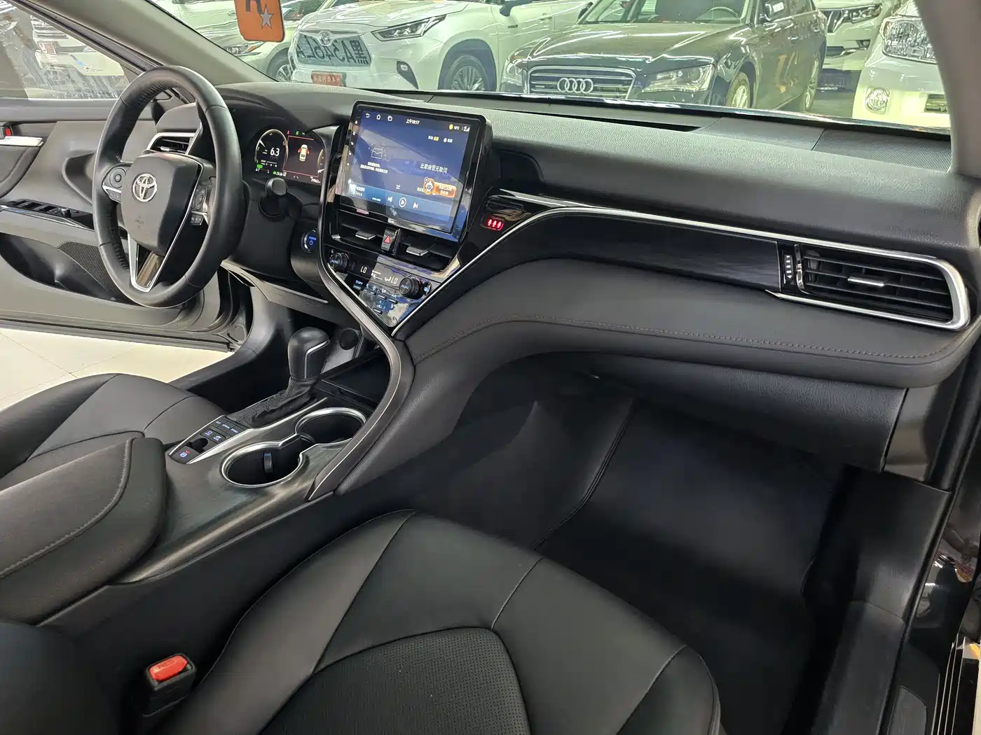 Toyota Camry 2023 Hybrid 2.5HG Luxury Edition фото 13