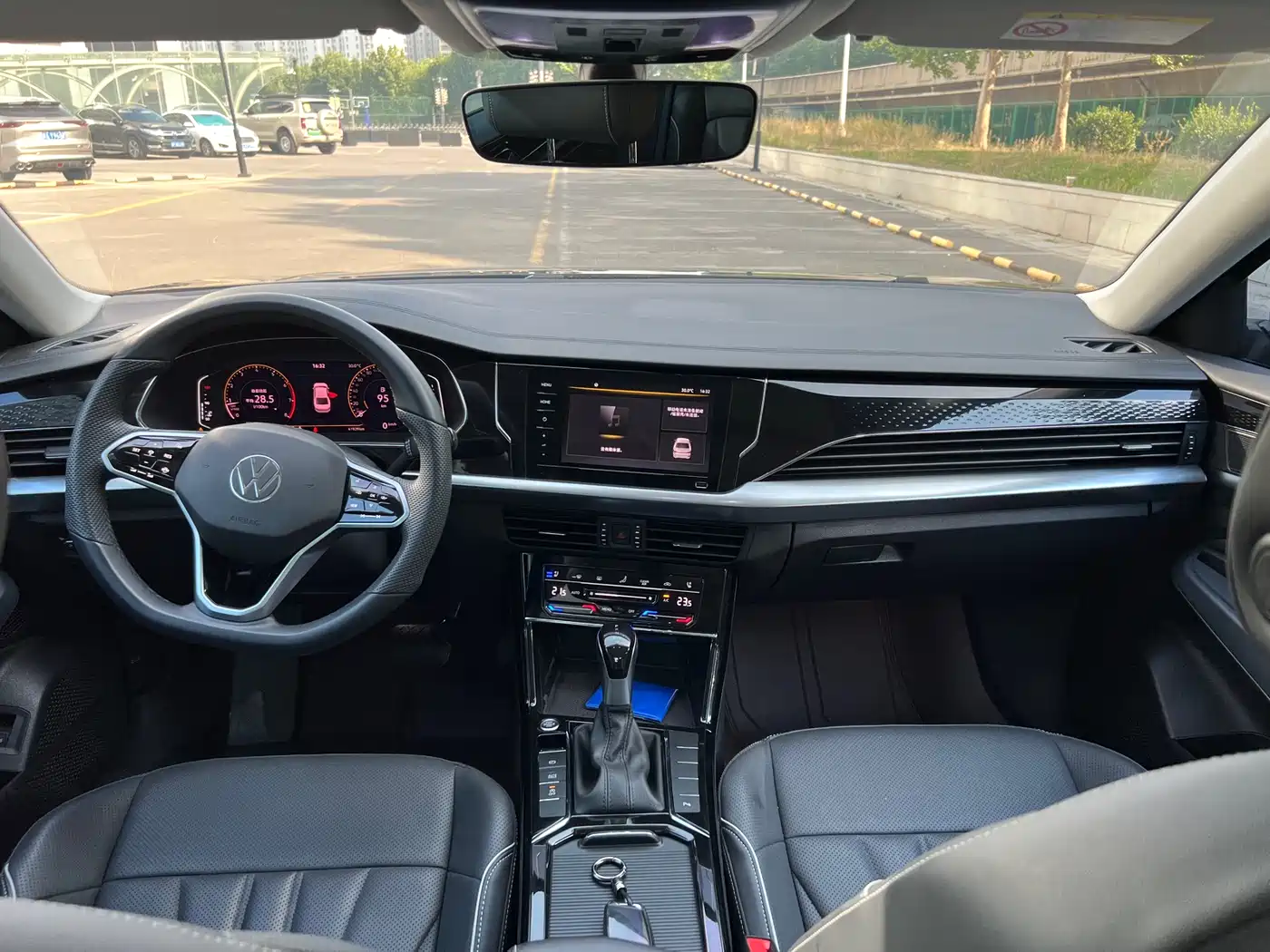 Volkswagen Passat 2024 330TSI Elite Edition фото 18