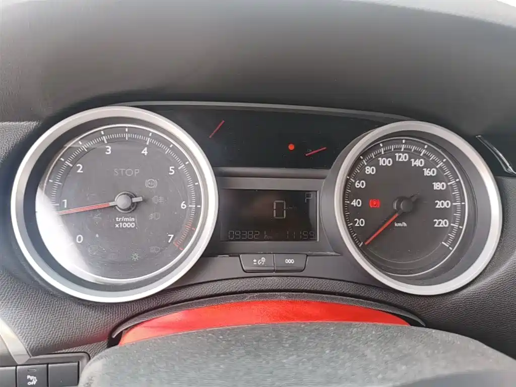 Peugeot 408 2014 1.8L Automatic Luxury Edition фото 12