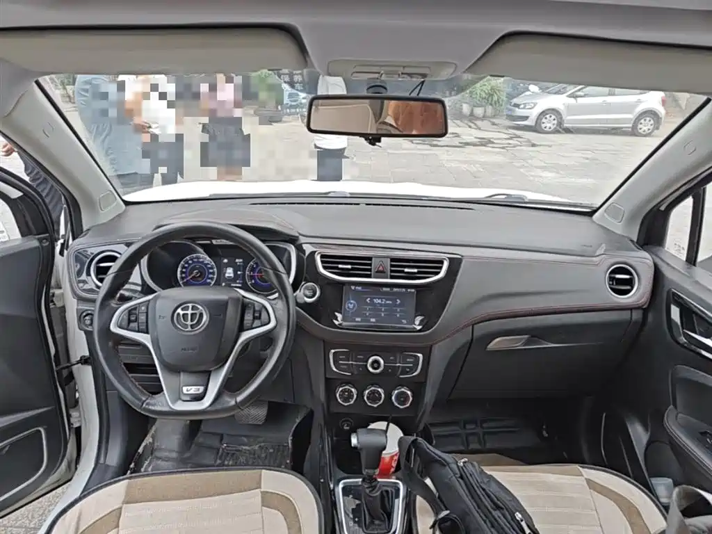 Фото 10 - Zhonghua V3