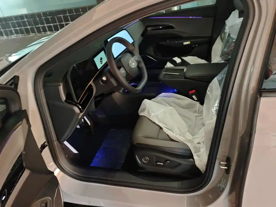 Hongqi EH7 2026 2025 690 Smart Selection Edition