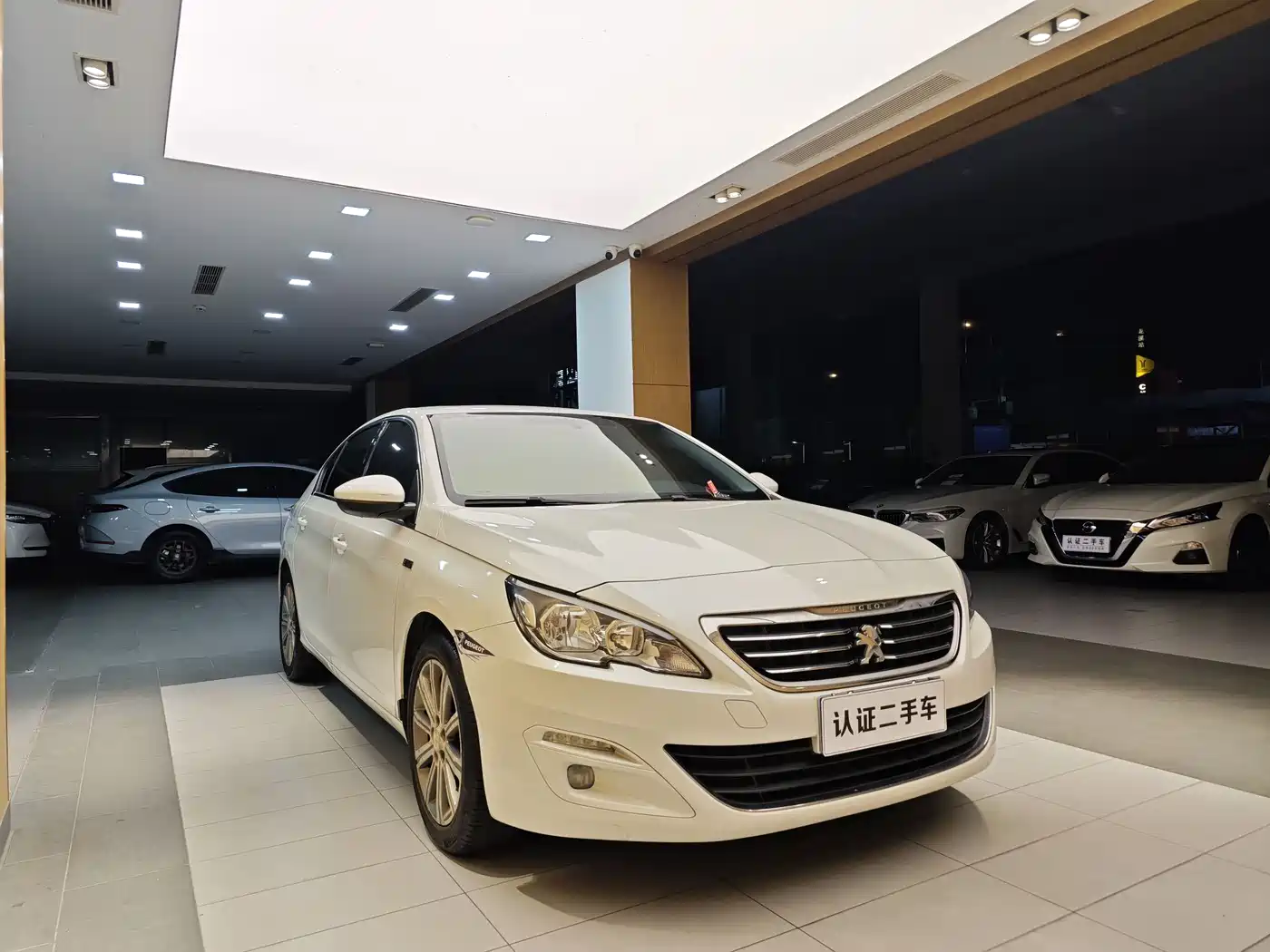 Peugeot 408 2015 Model 1.2T Automatic Luxury Edition фото 5