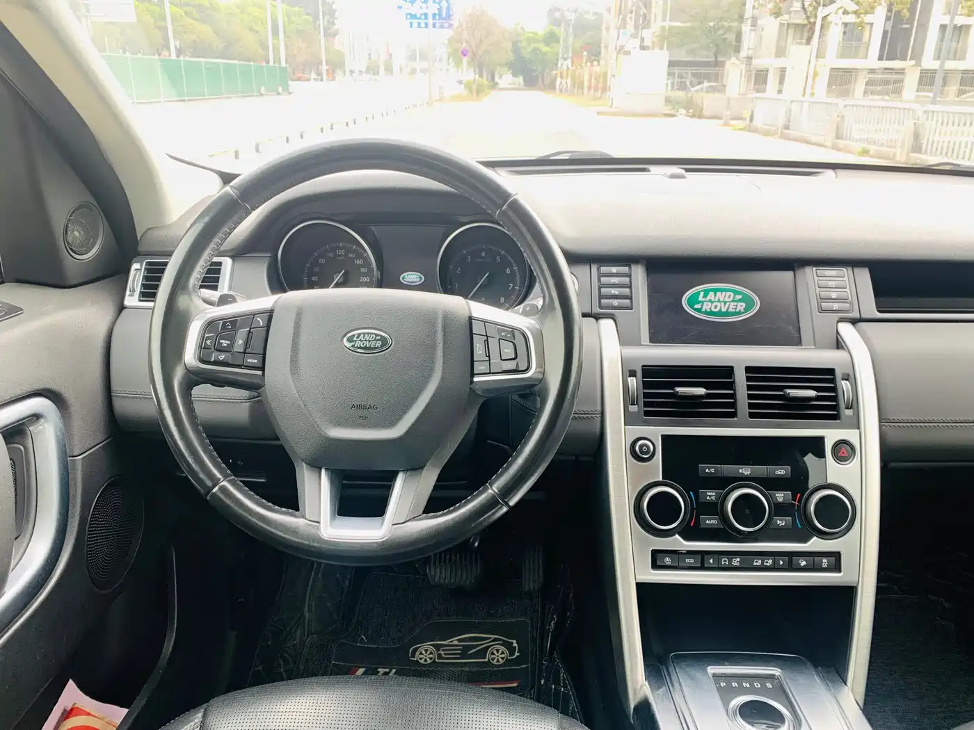 Land Rover Discovery Sport 2018 240PS SE Edition фото 13