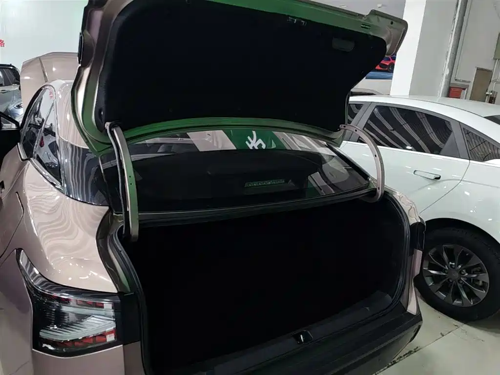 Toyota bZ3 2023 616km Long Range Premium фото 19