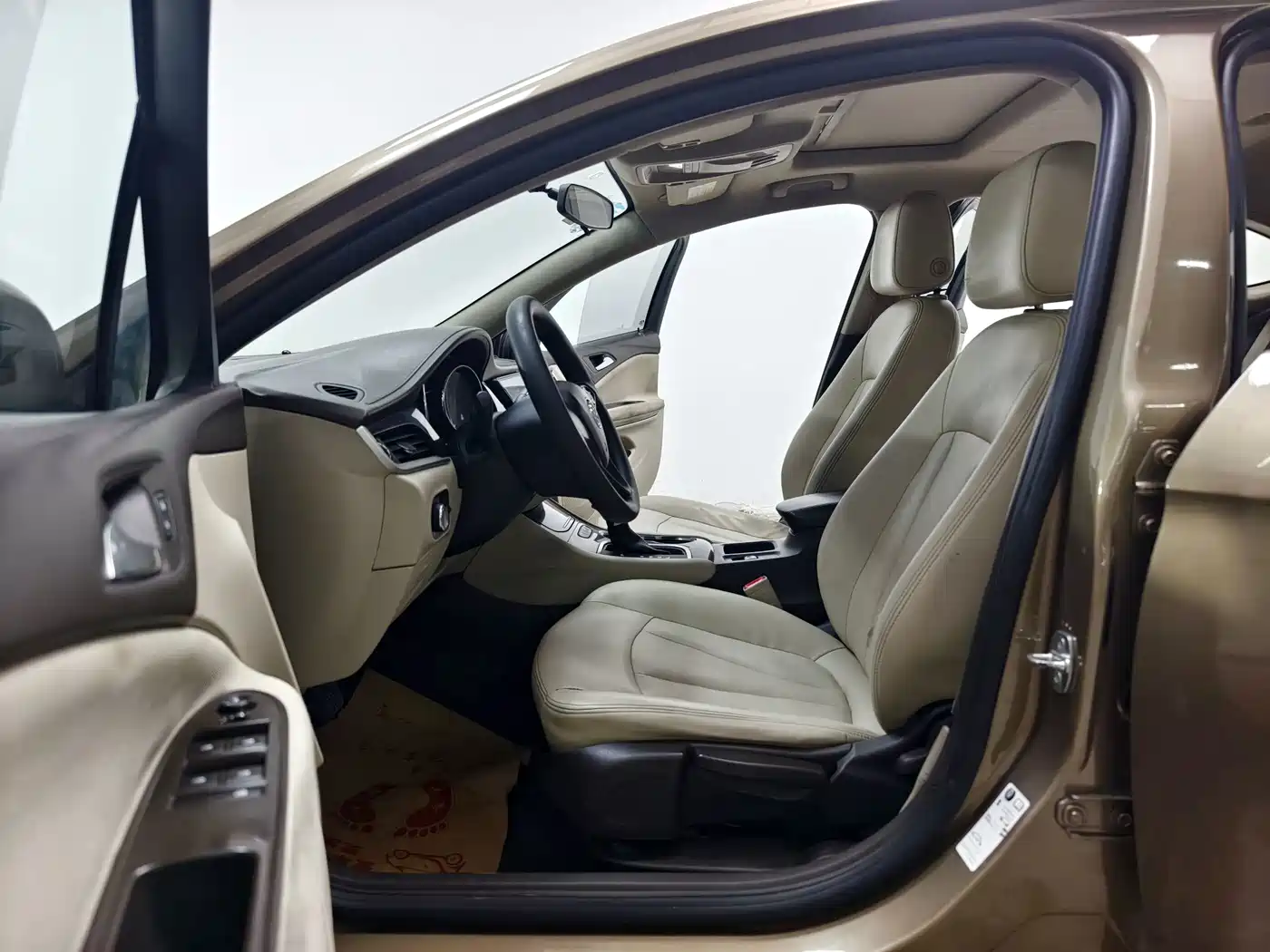 Photo 11 - Buick Verano