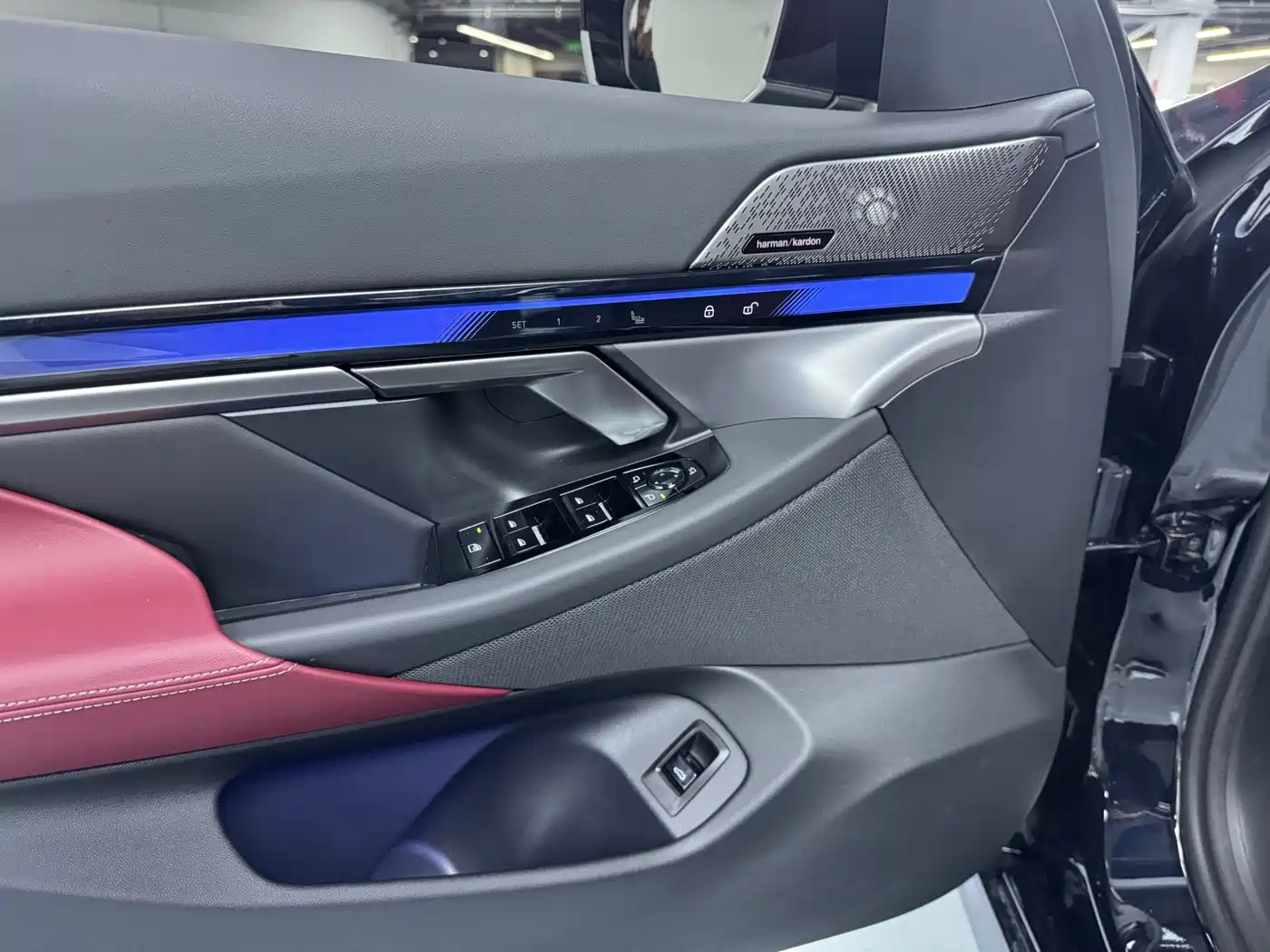 BMW 5 Series 2025 530Li Leading M Sport Package фото 7