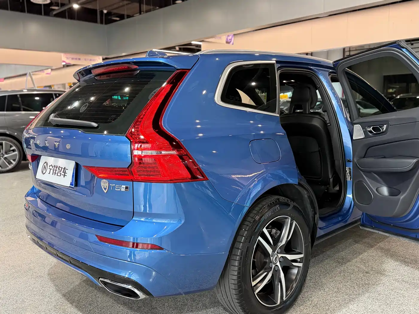 Фото 21 - Volvo XC60