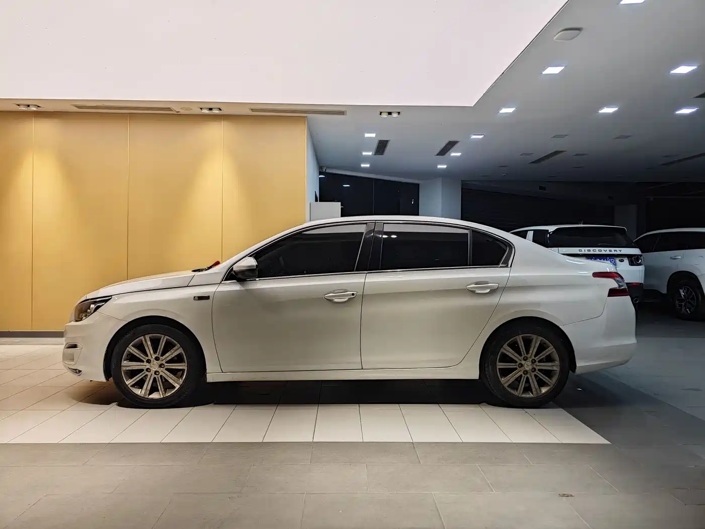 Peugeot 408 2015 Model 1.2T Automatic Luxury Edition фото 7