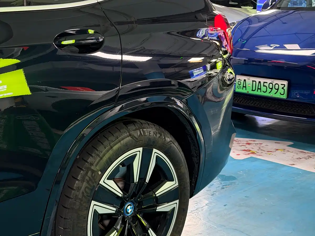 BMW iX3 2022 Leading Edition фото 9