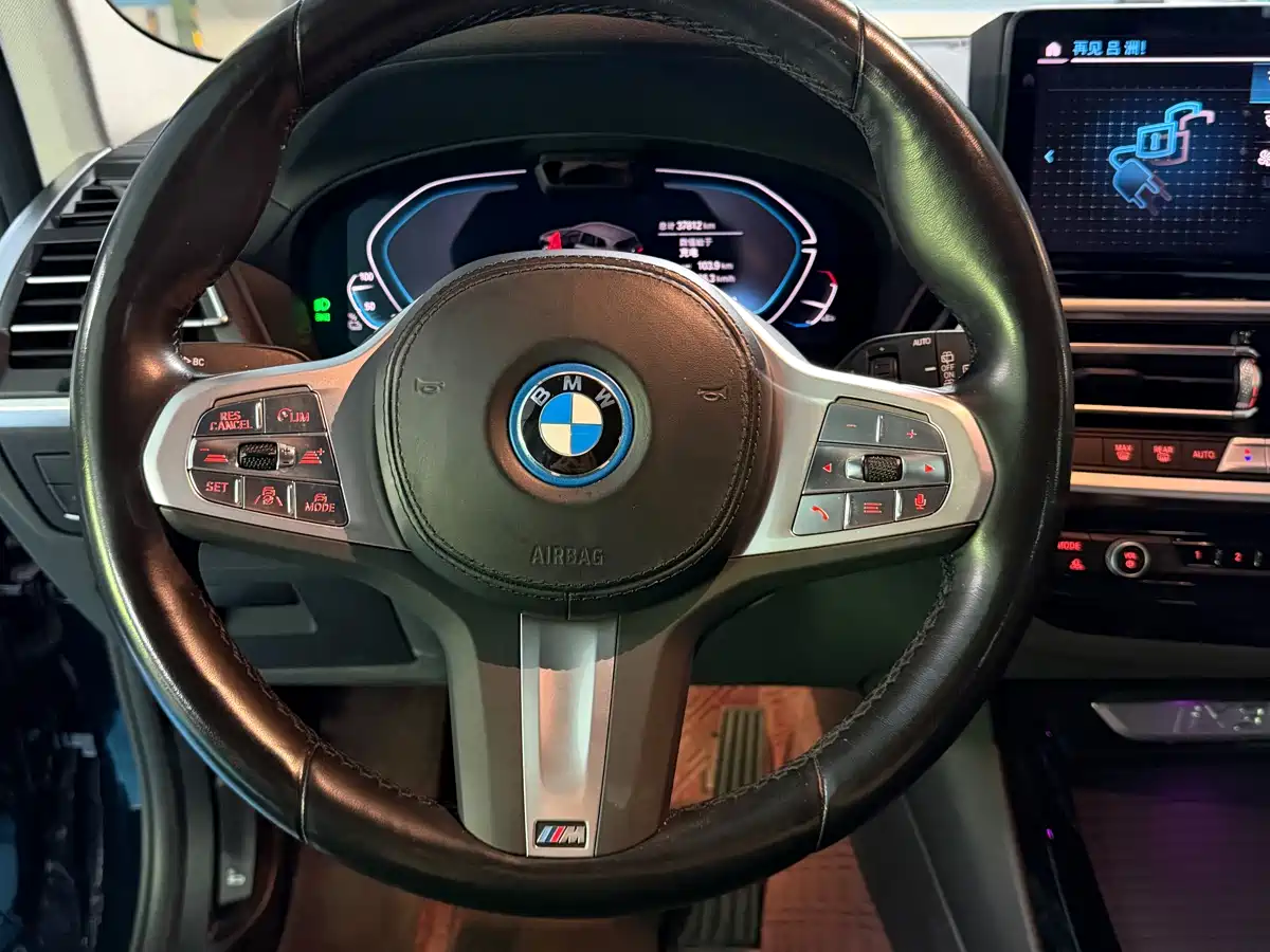 BMW iX3 2022 Leading Edition фото 12
