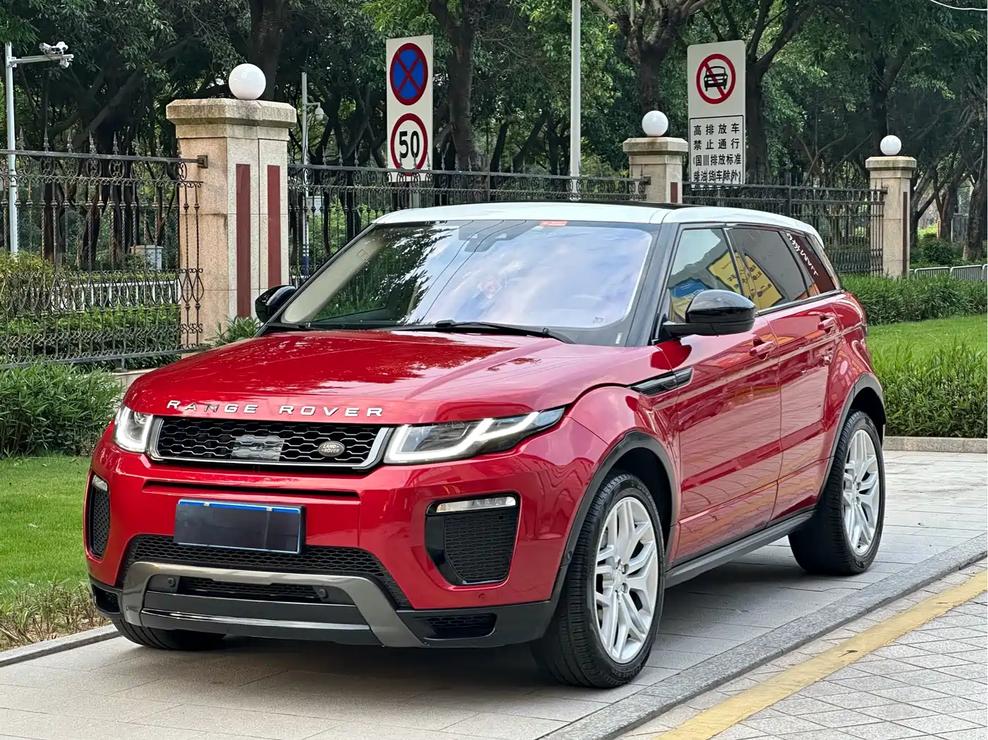 Land Rover Range Rover Evoque 2015 2.0T 5-Door Premium Edition
