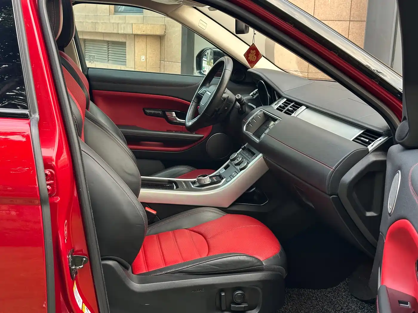 Land Rover Range Rover Evoque 2015 2.0T 5-Door Premium Edition фото 5