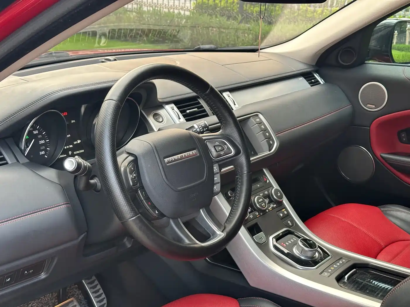 Land Rover Range Rover Evoque 2015 2.0T 5-Door Premium Edition фото 9