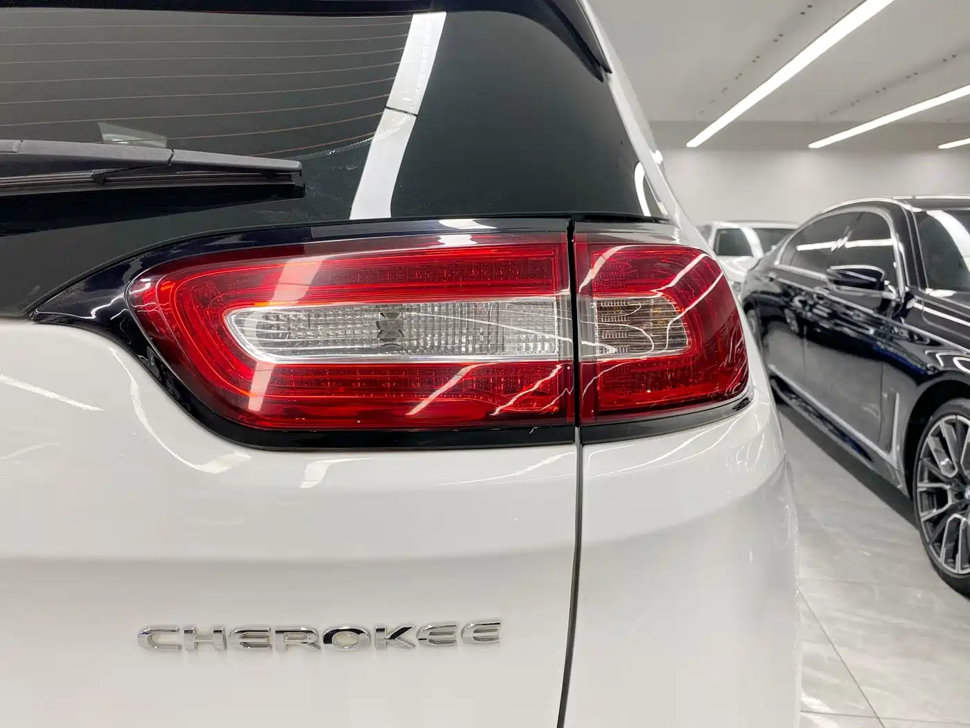 Photo 20 - Jeep Cherokee
