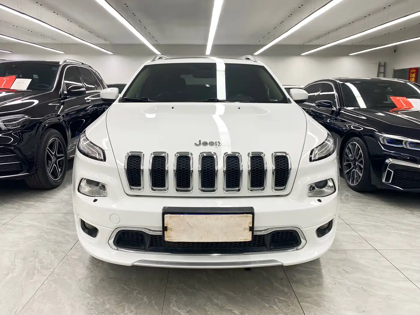 Photo 2 - Jeep Cherokee