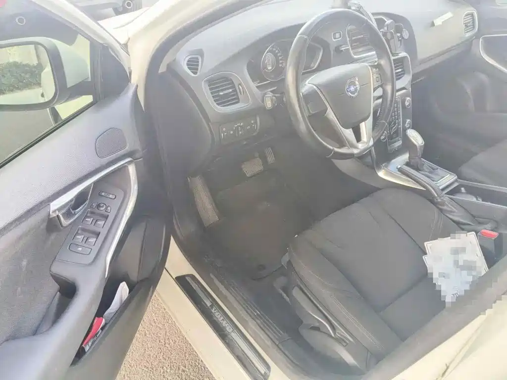 Фото 8 - Volvo V40
