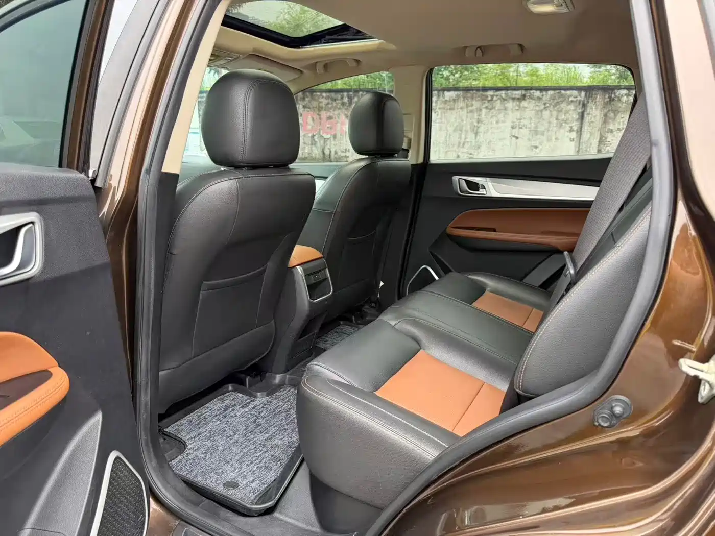 Фото 6 - Geely Emgrand X6