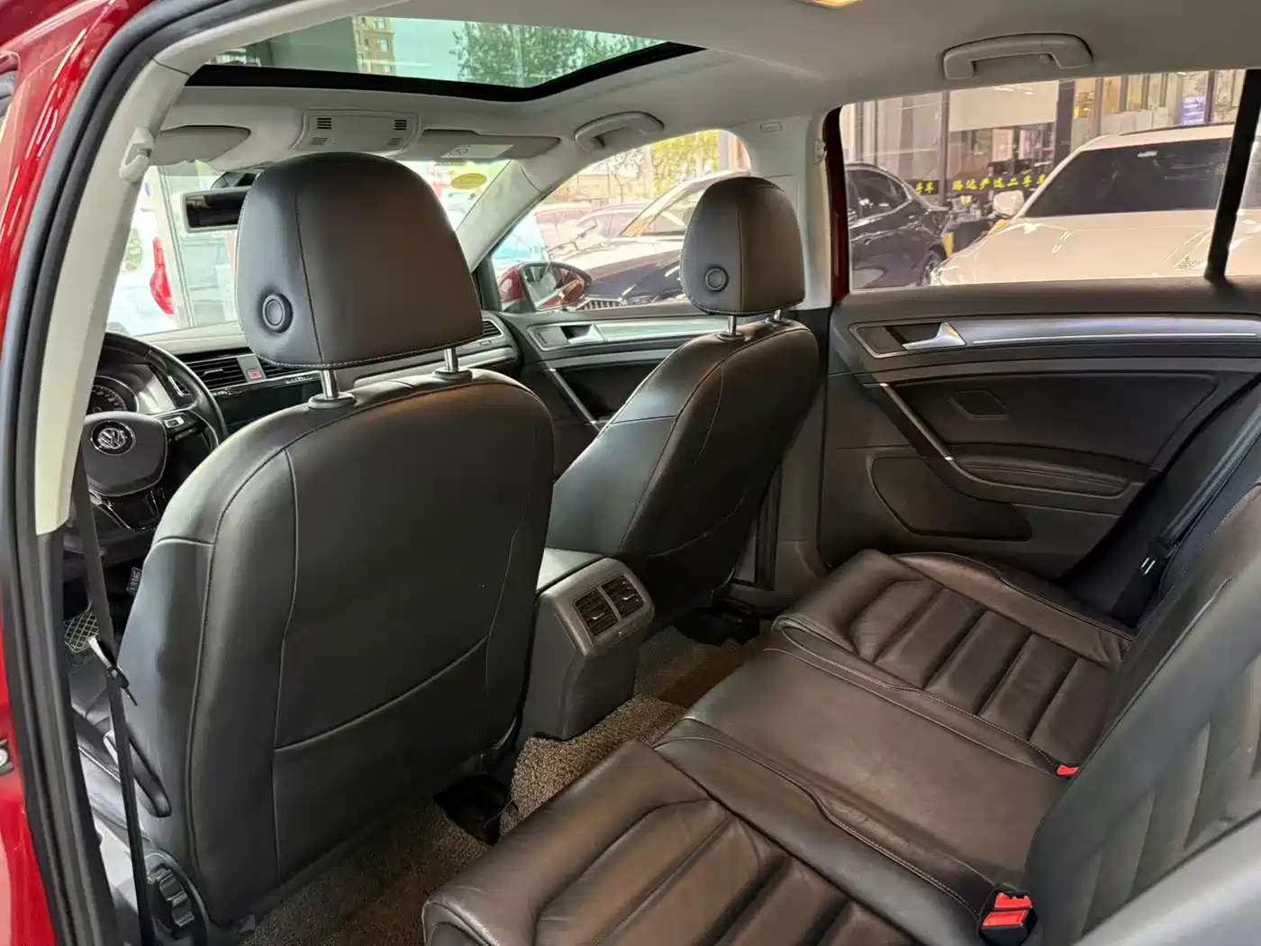 Фото 8 - Volkswagen Golf