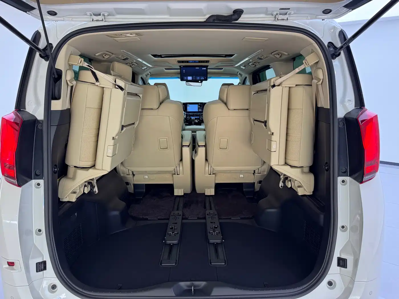 Toyota Alphard 2021 Hybrid 2.5L Premium фото 12