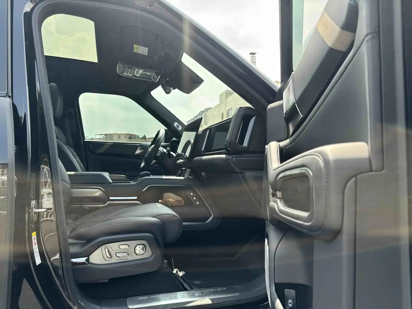 Fang Cheng Bao Leopard 8 2025 2025 Zhiyong Flagship 7-Seater