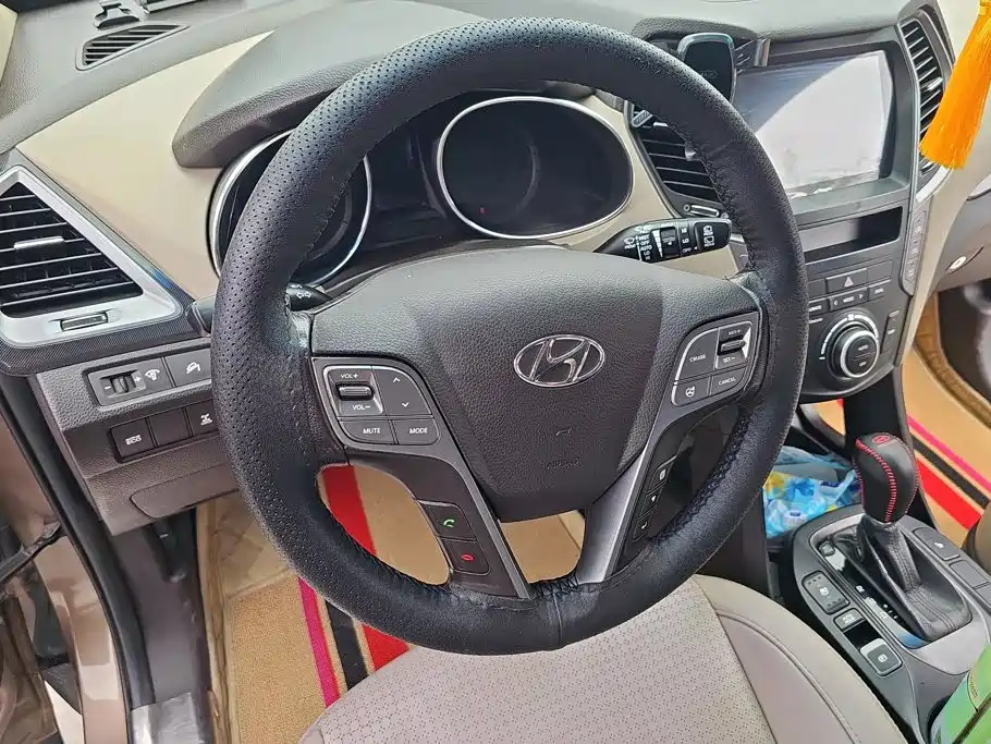 Hyundai Santa Fe 2013 2013 Facelift 2.4L Automatic 4WD Premium