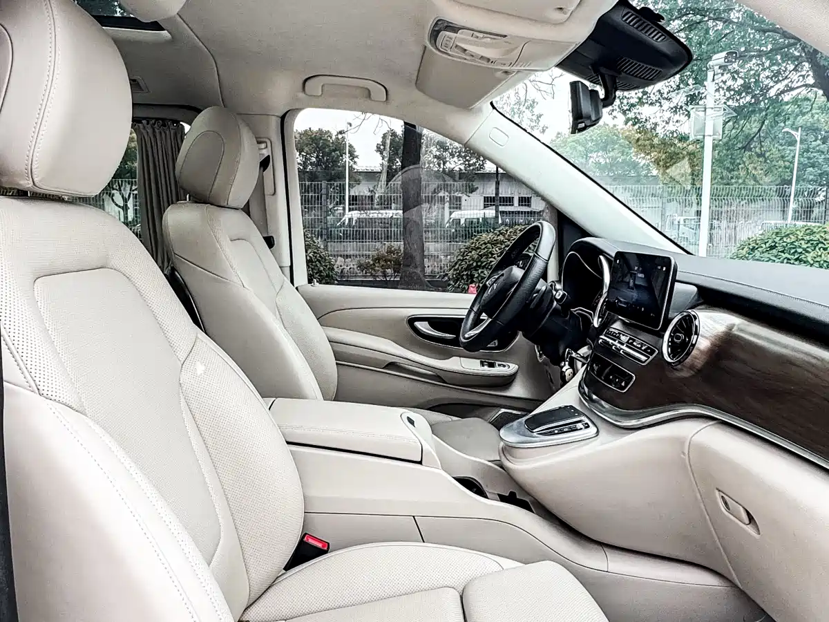 Mercedes-Benz V-Class 2022 V 260 L Long Wheelbase Luxury Edition фото 7