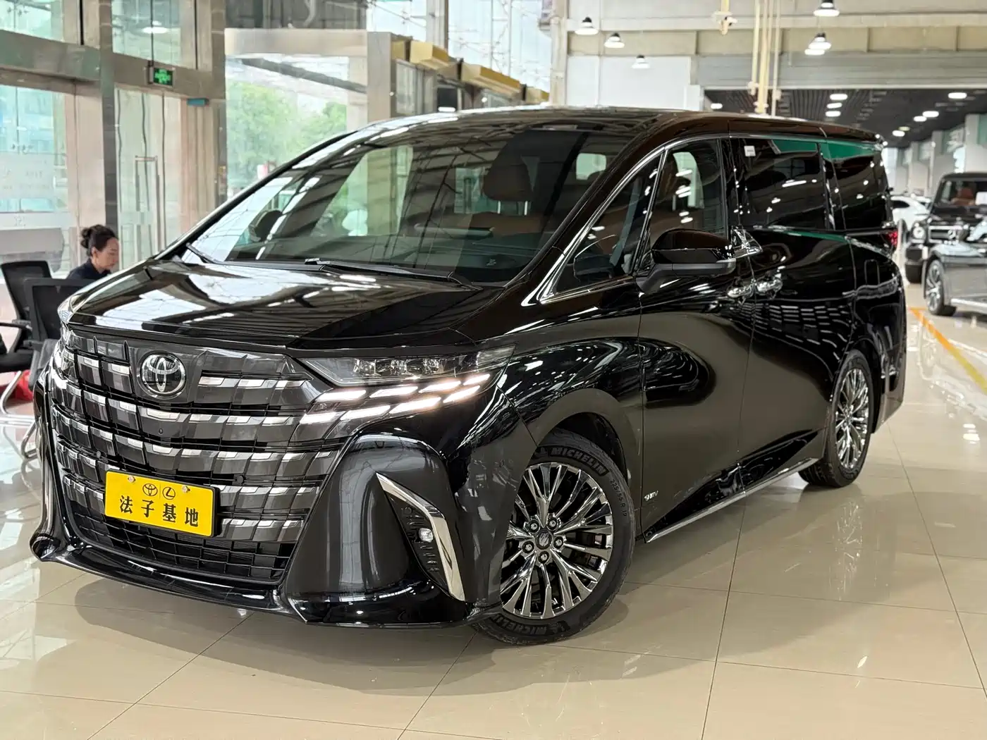 Toyota Alphard 2025 Hybrid 2.5L Ultimate Gold Edition