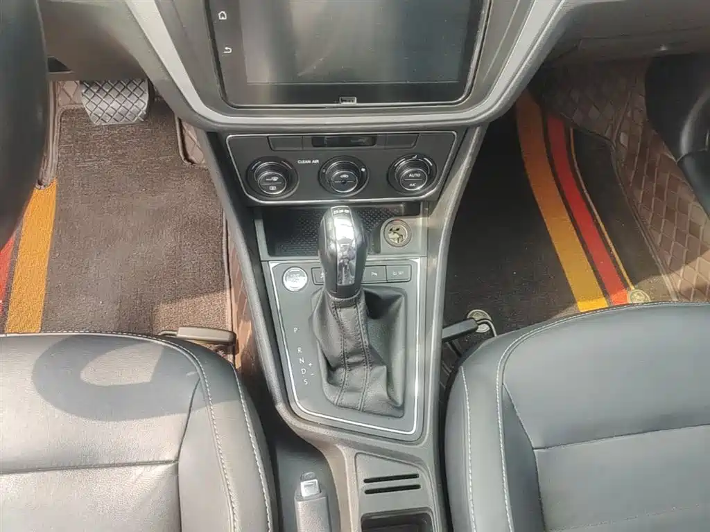 Volkswagen Lavida Tour 2017 180TSI DSG Comfort Edition фото 14