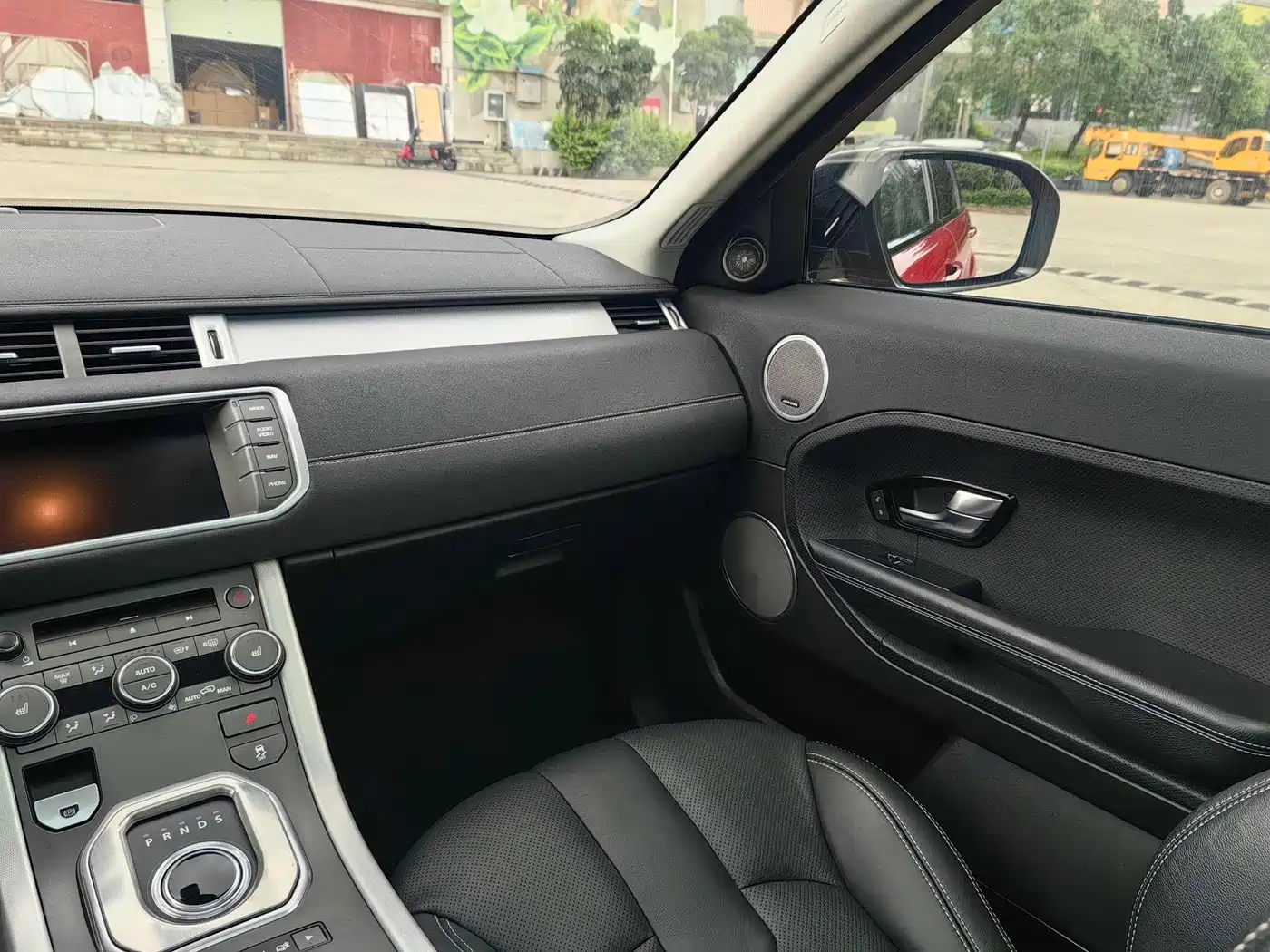 Land Rover Range Rover Evoque (Import) 2013 2.0T 5-door Dynamic Edition фото 16