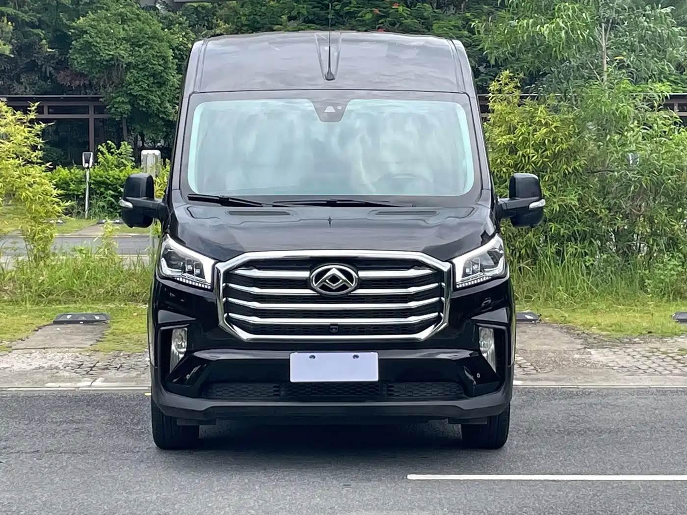 SAIC Maxus Xintu V90 2022 2022 2.0T Automatic Rear-Wheel Drive Qimo Edition Extended Axle High Roof