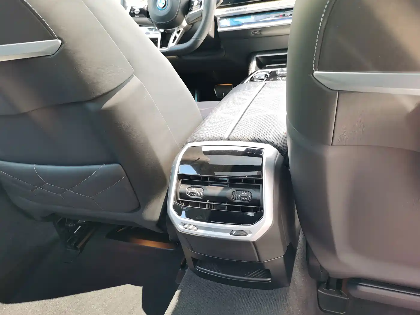 BMW i7 M70L 2024 2023 M70L