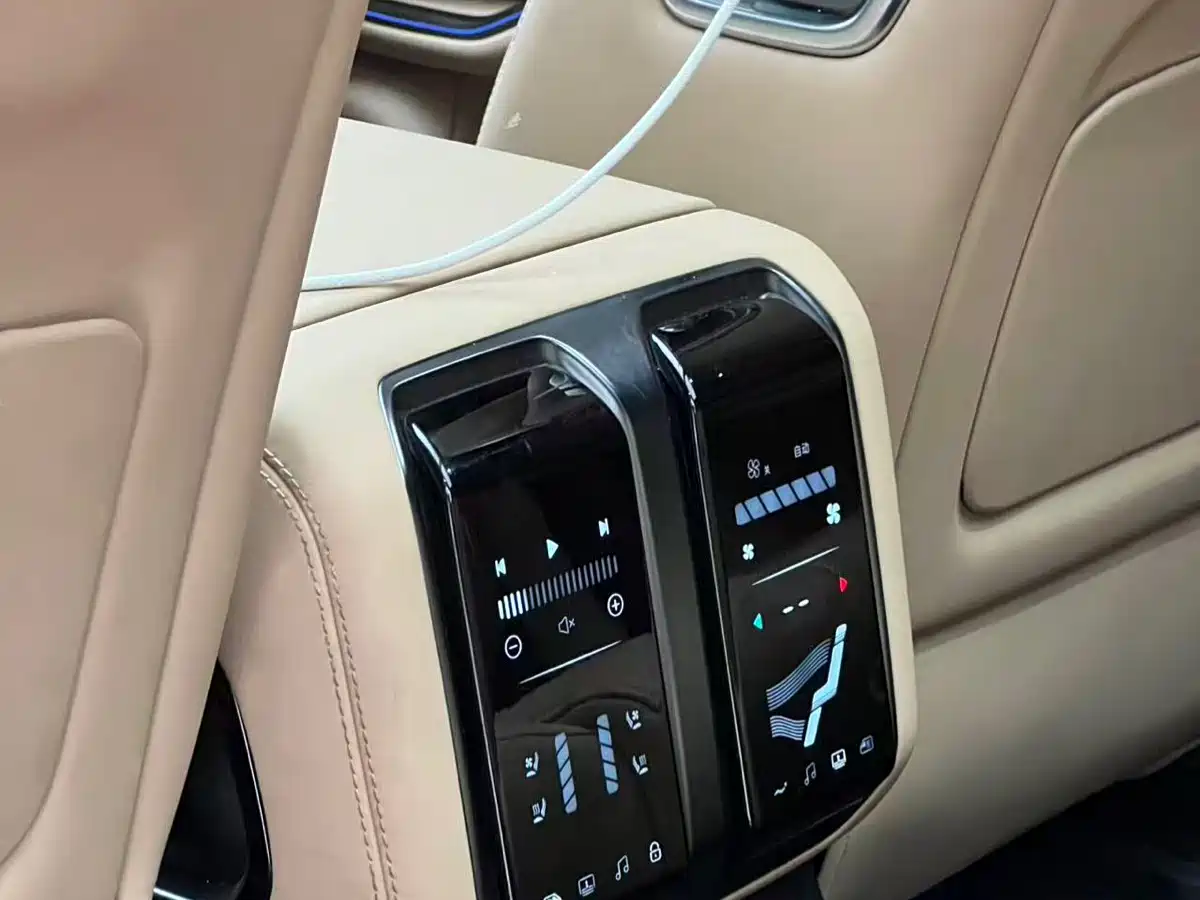 Fang Cheng Bao Leopard 8 2025 Zhiyong Flagship 7-Seater фото 8