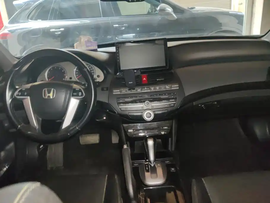 Фото 12 - Honda Accord