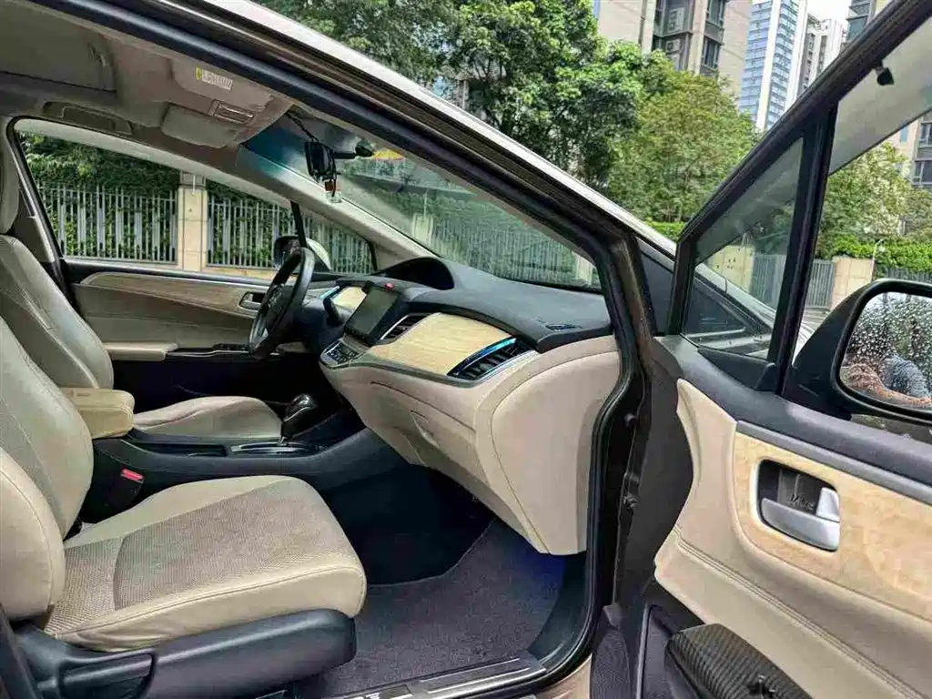 Фото 8 - Honda Jade