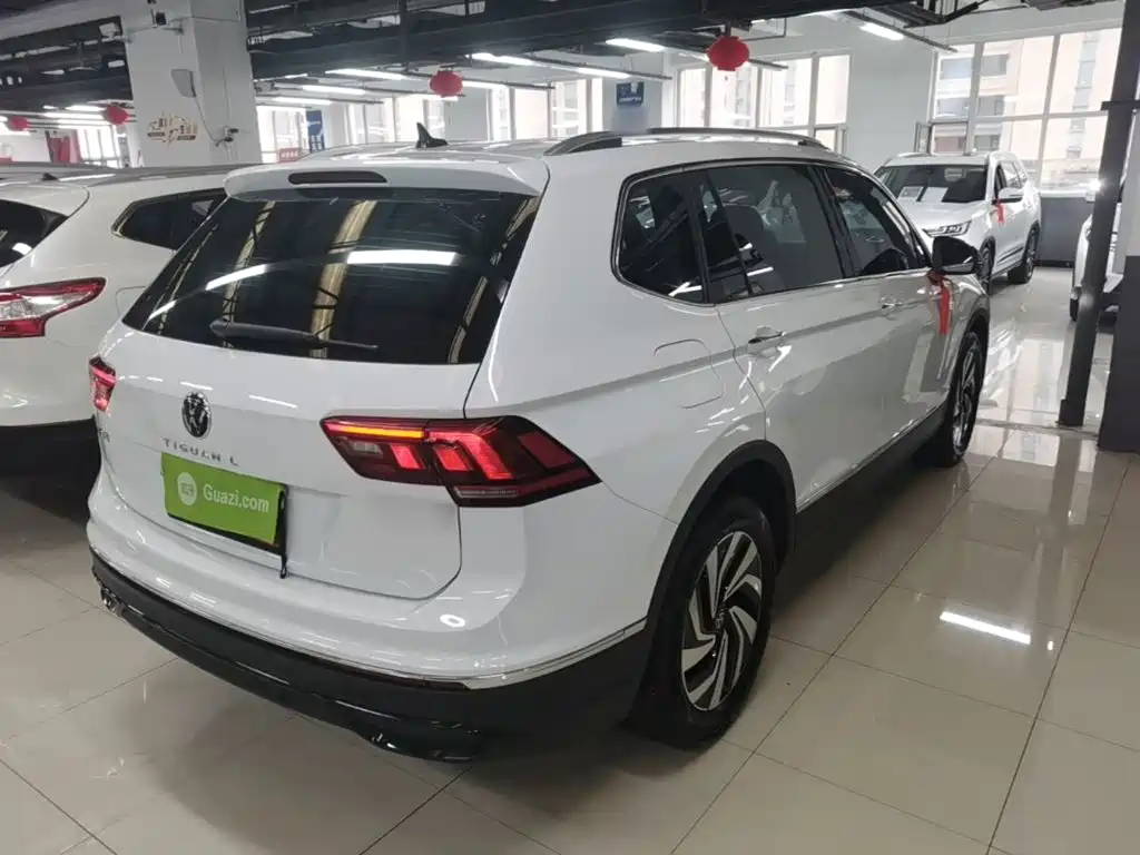 Фото 7 - Volkswagen Tiguan L