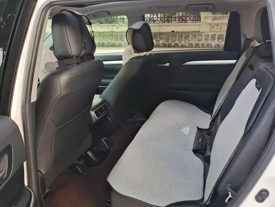 TOYOTA HIGHLANDER