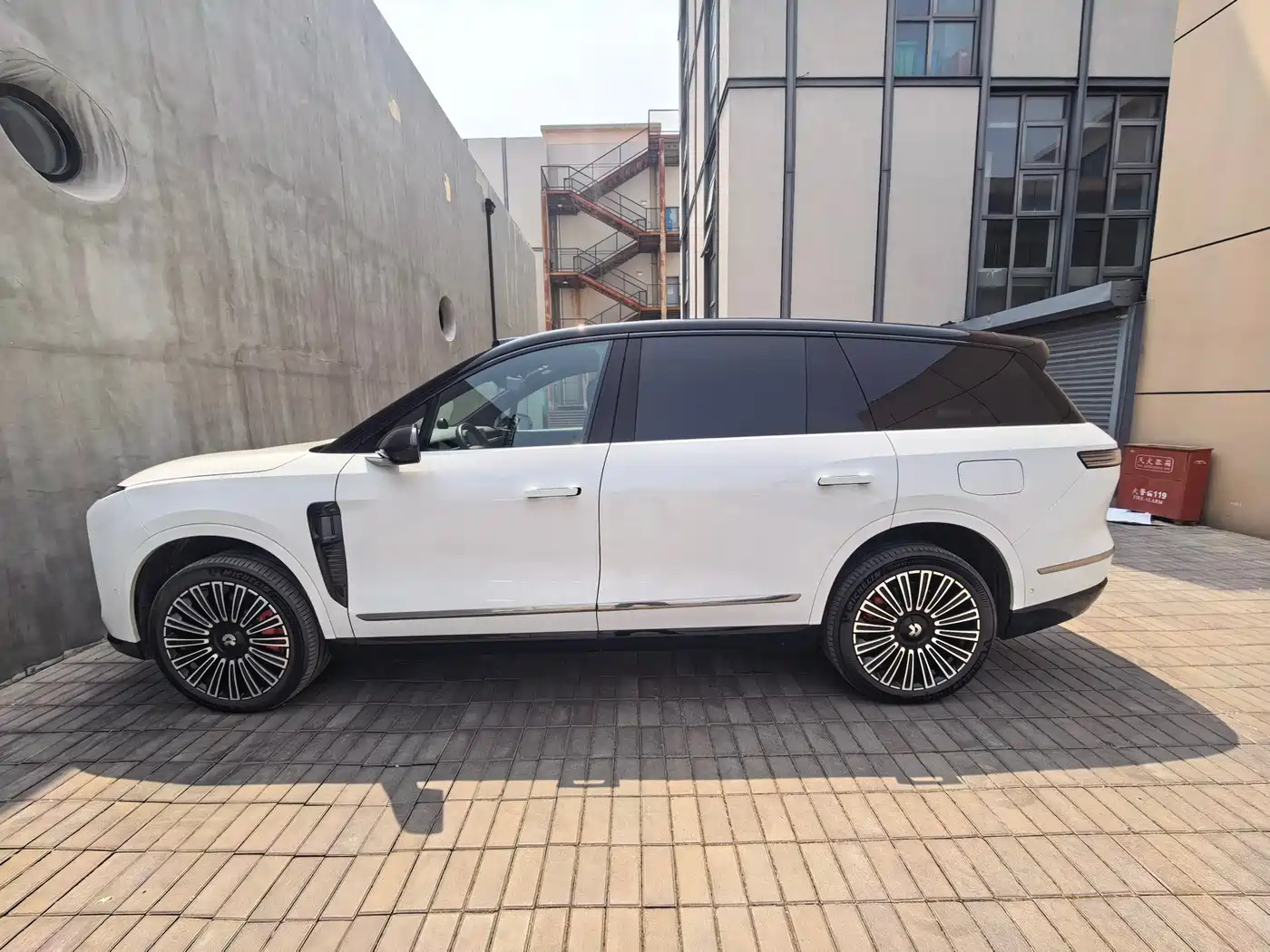 NIO ES8 2025 Base Model 7-Seater фото 10