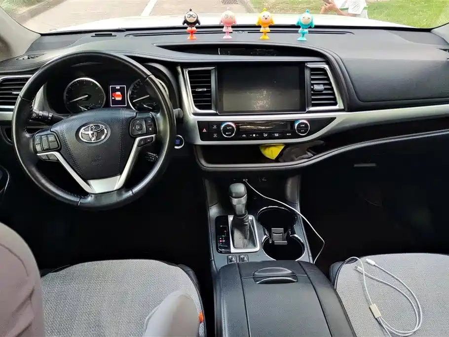 TOYOTA HIGHLANDER