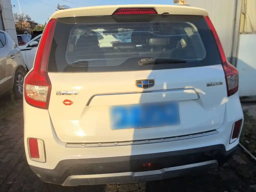 Фото 6 - Geely Emgrand X6