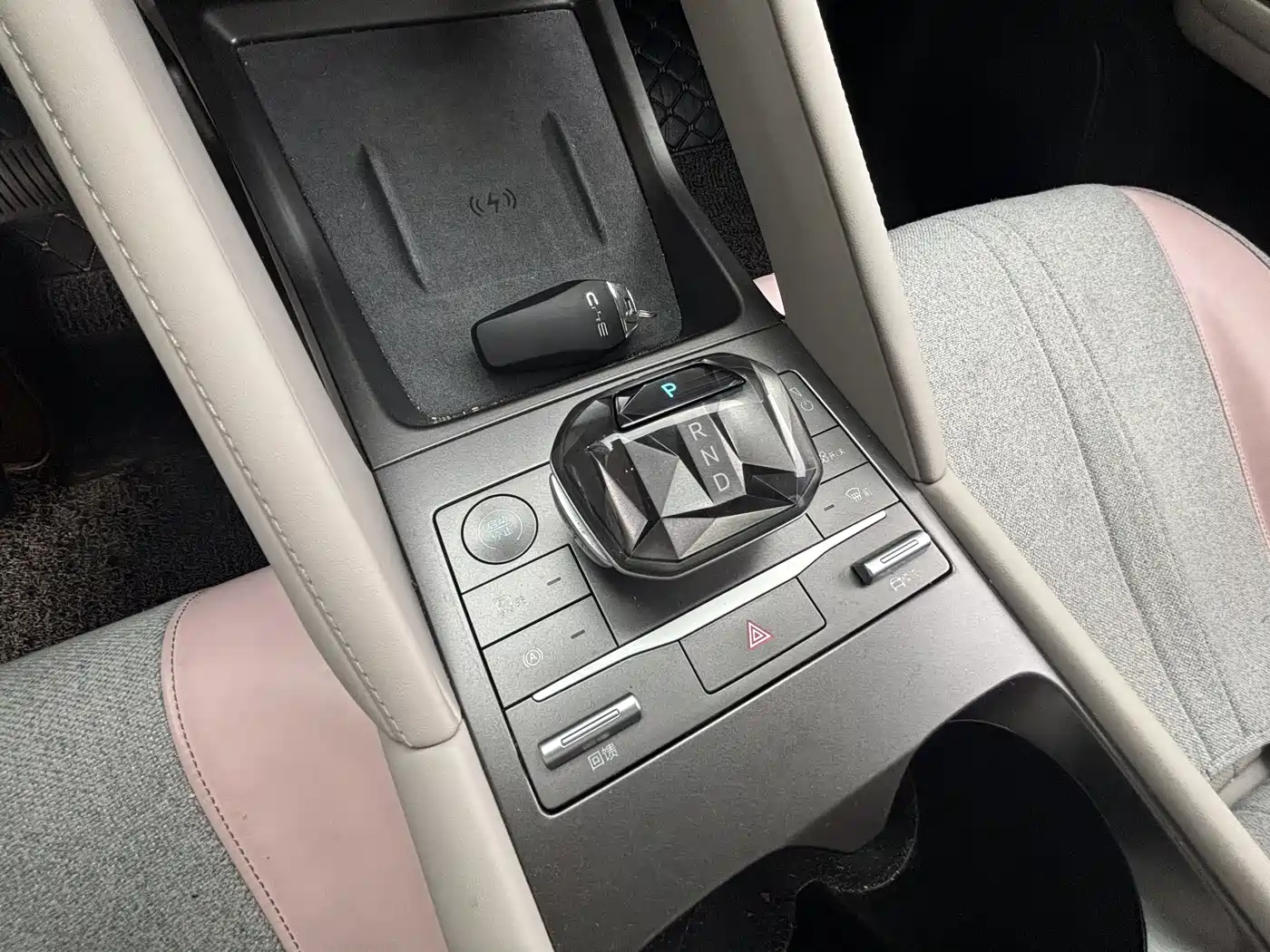 BYD Yuan UP 2024 401KM Surpass Edition фото 8