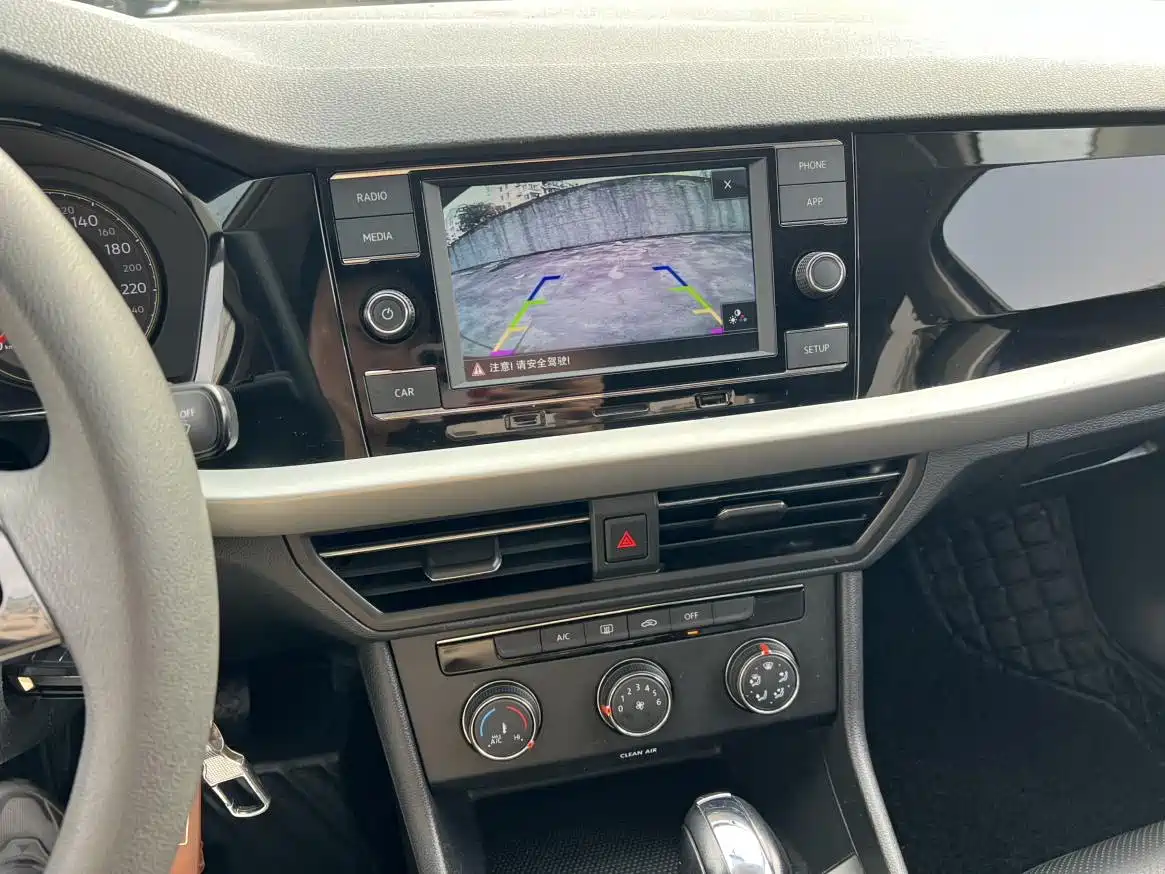 Volkswagen Lavida 2021 1.5L Auto Comfort Edition фото 4