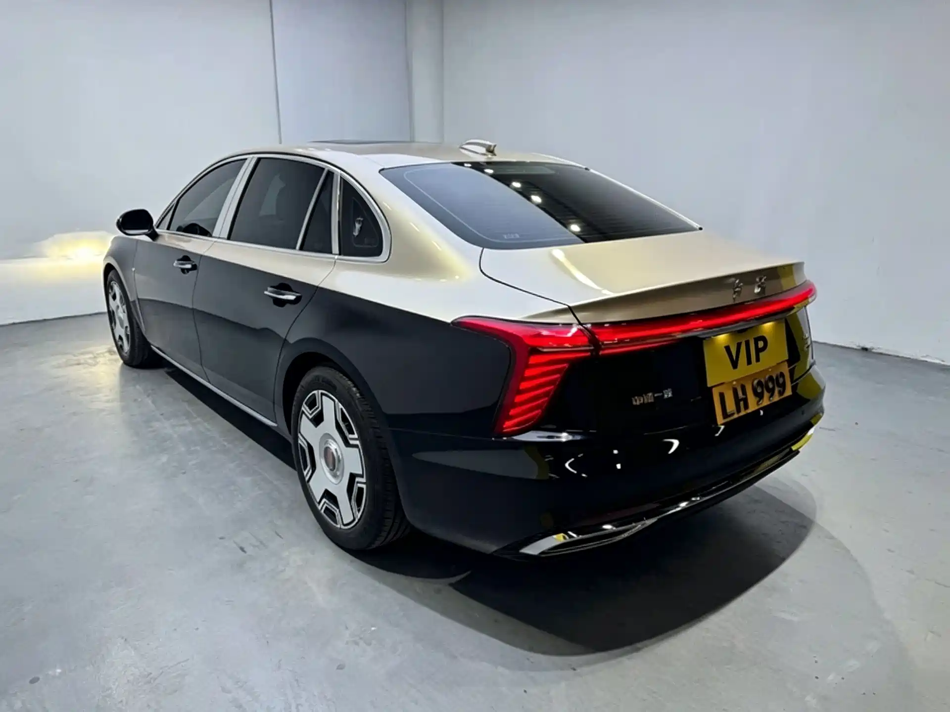 Фото 3 - Hongqi H5
