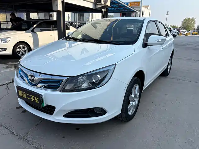 BYD E5