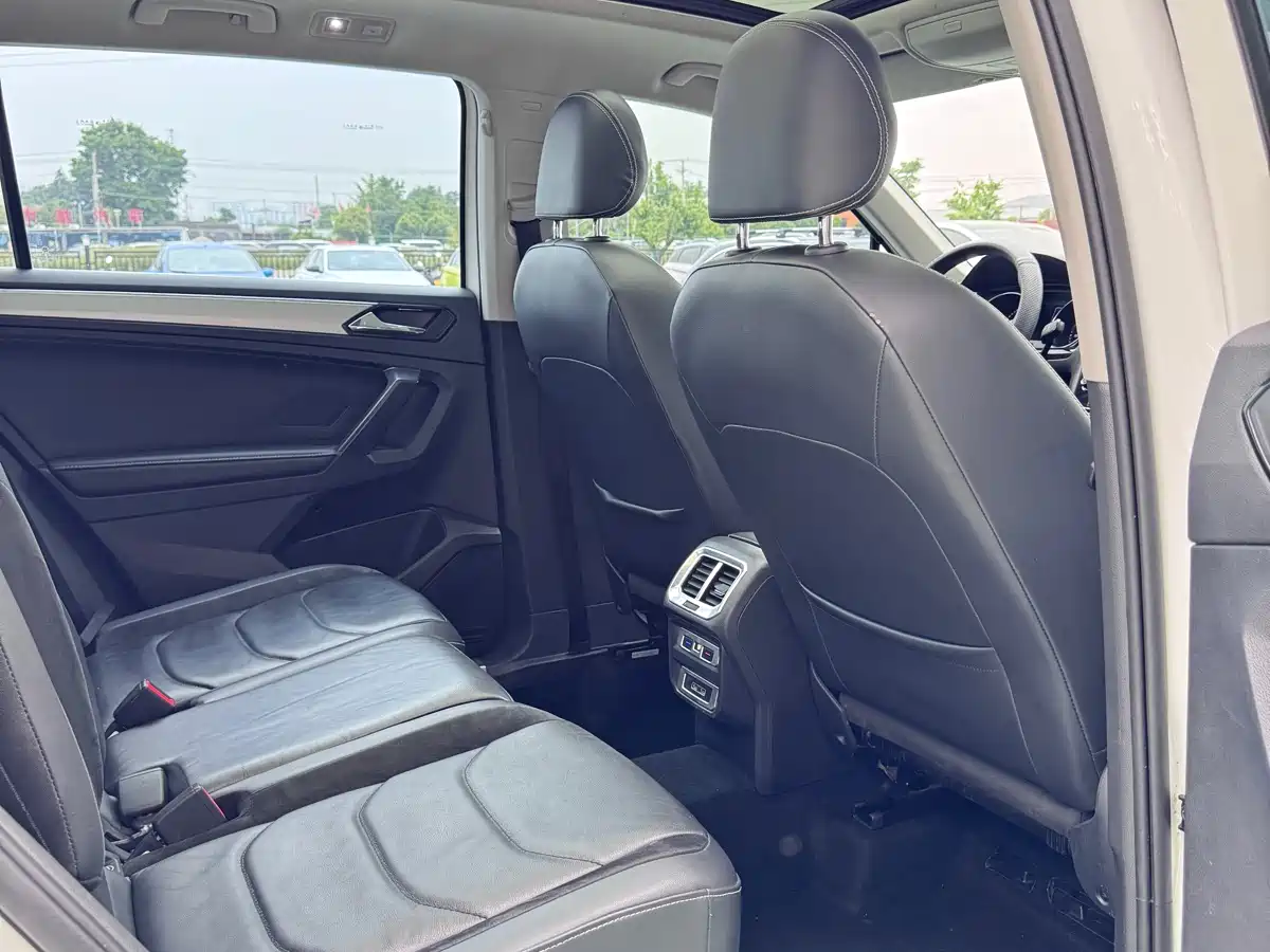 Volkswagen Tiguan L 2018 380TSI Automatic AWD Luxury Edition фото 12