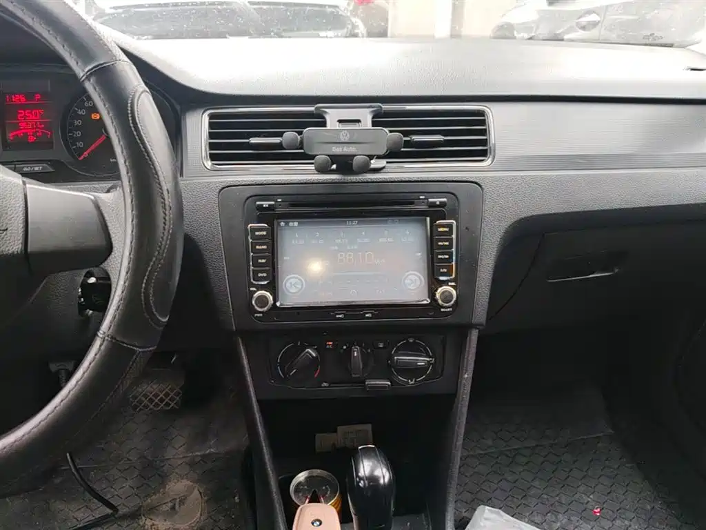 Volkswagen Santana 2015 1.6L Automatic Trend Edition фото 13