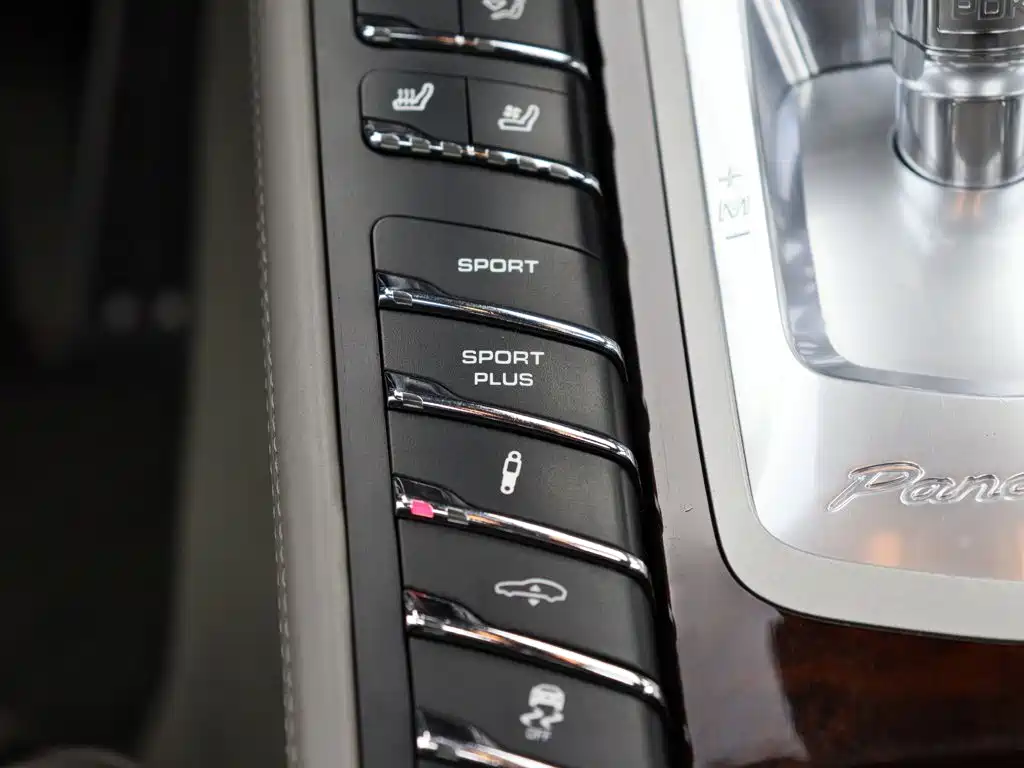 صورة 20 - Porsche Panamera